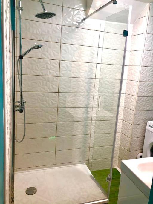 Le Led Room,Centre Ville Place De Parking Gratuite Санс Екстериор снимка